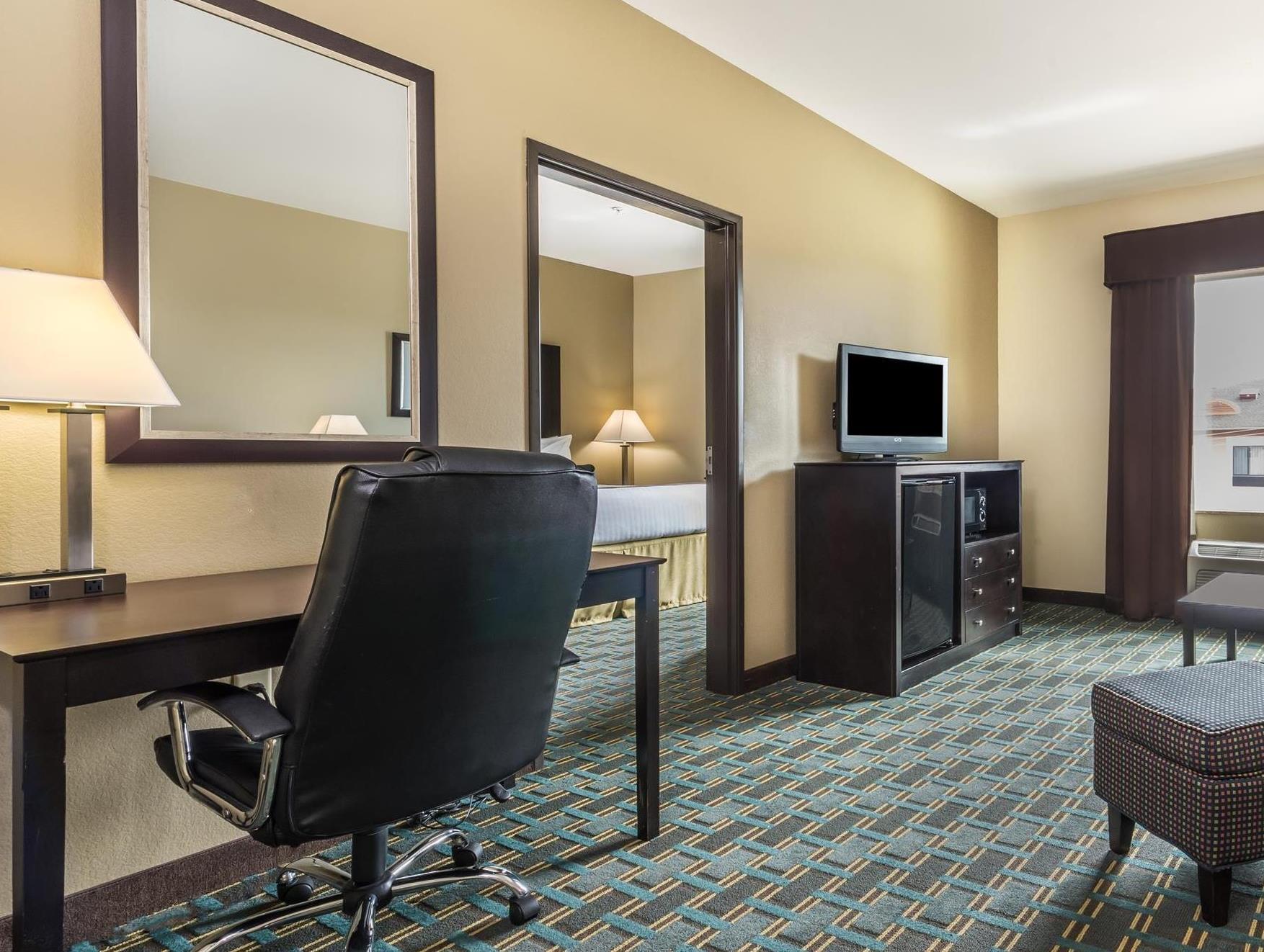 Days Inn & Suites By Wyndham Mineral Wells Exterior photo